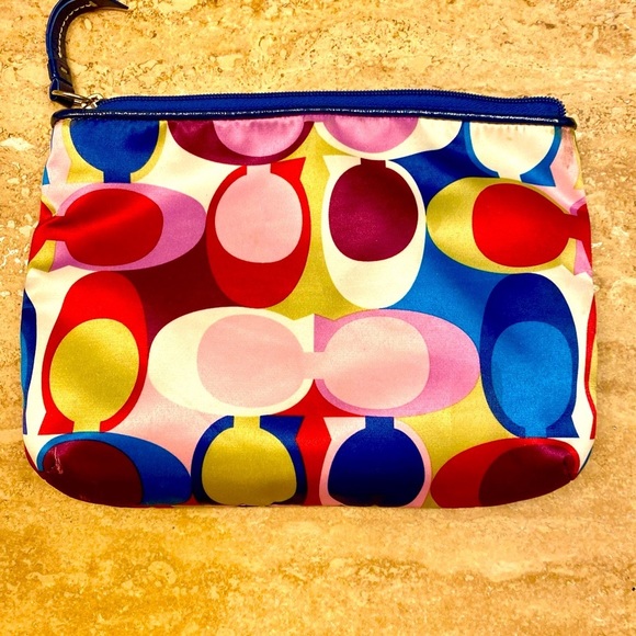 Coach case - Picture 2 of 3